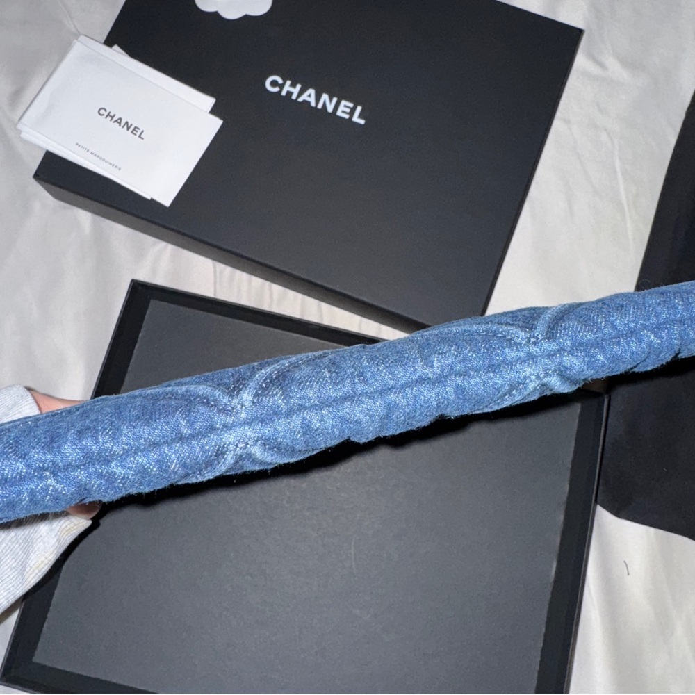 Chanel 19 Blue Denim Medium O Case Gold Hardware Tweed New - Picture 6 of 8